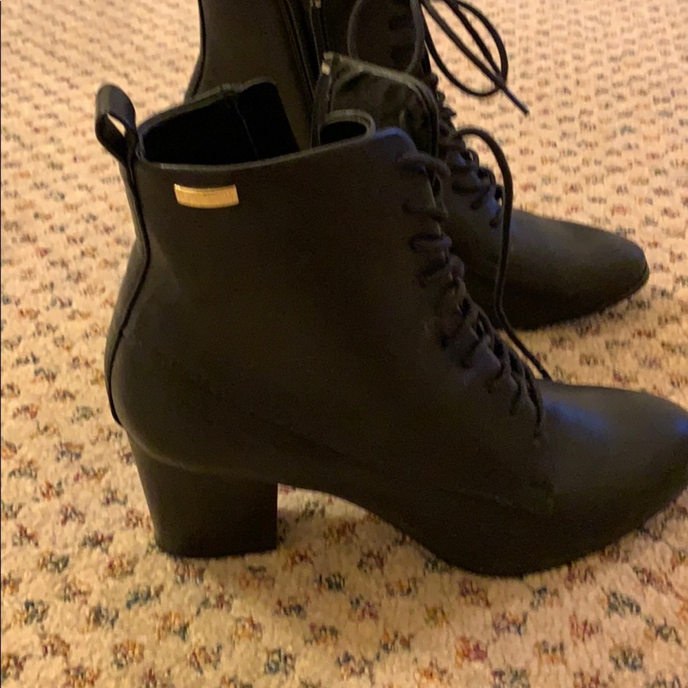 Boot - Picture 2 of 3